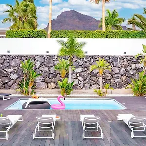 https://villa-collection-madroal.in-canary-islands.com